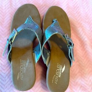 Silver snake skin looking Aerosole sandals